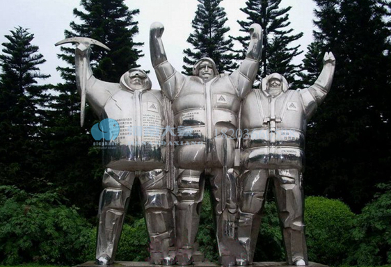 郑州雕塑厂家怎么样对不锈钢雕塑产品烤漆上色(图1)